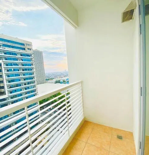 Staycation Aparthotel *